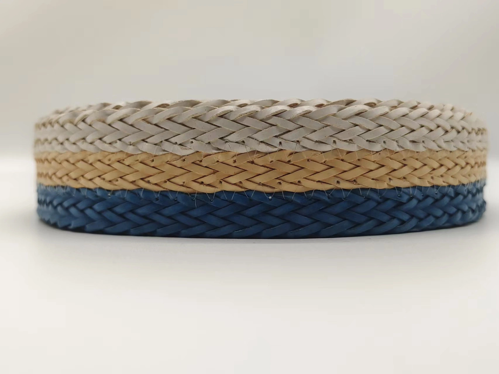 Custom Tricolor Leder Geflochten Webbing Fabrik Custom Multicolor Leder Geflochten Besenungen OEM geflochtene Lederriemen für Schuhe Hundegeschirr Pferd Kabelbaum