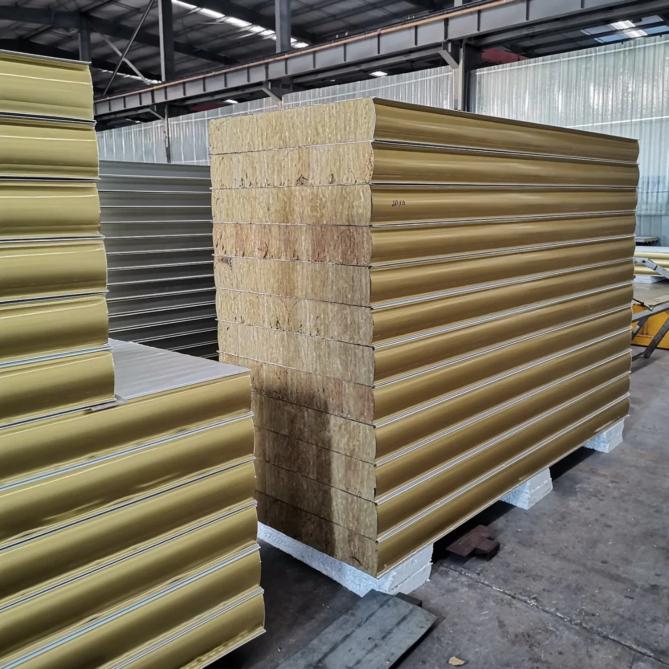 PUR/PIR/Rock Wool/EPS/Polyurethane /Sandwich Panel for Wall and Roof in Construction Industry