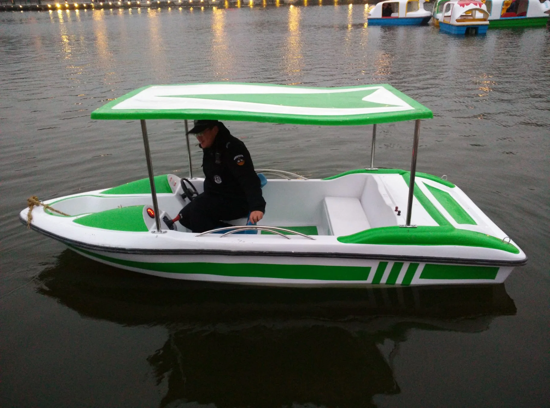 Water Park 4-5 Passengers Electric Battery Tour Boat for Sale