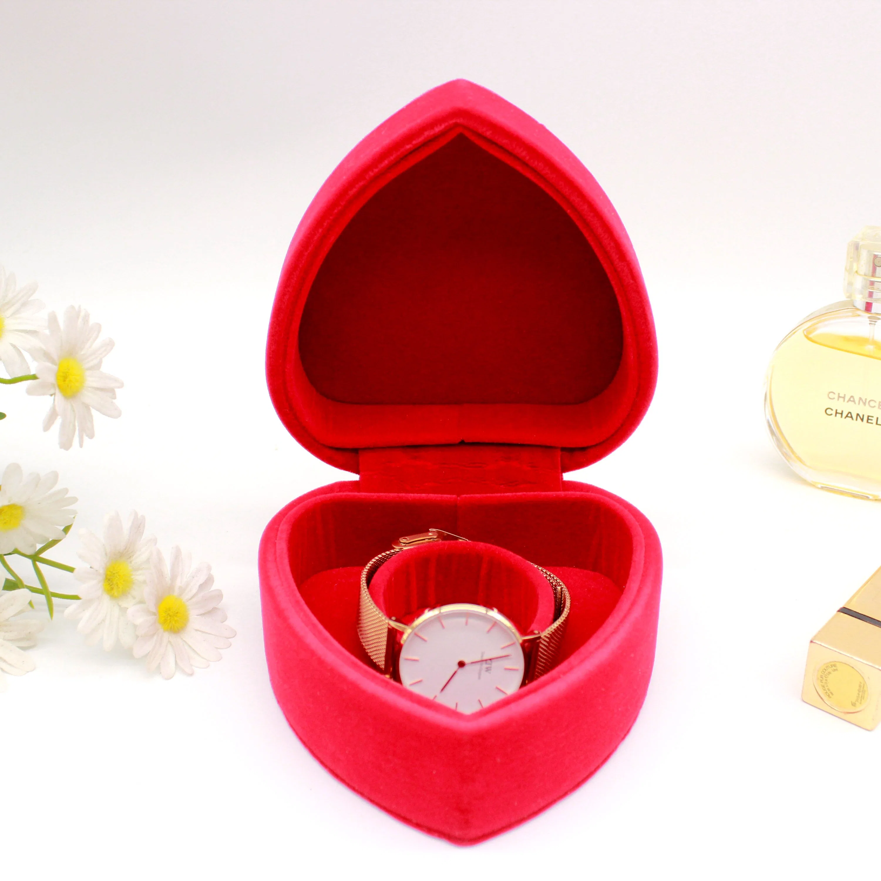 Le luxe de regarder en velours rouge forme de coeur des boîtes de montres un emballage cadeau cas