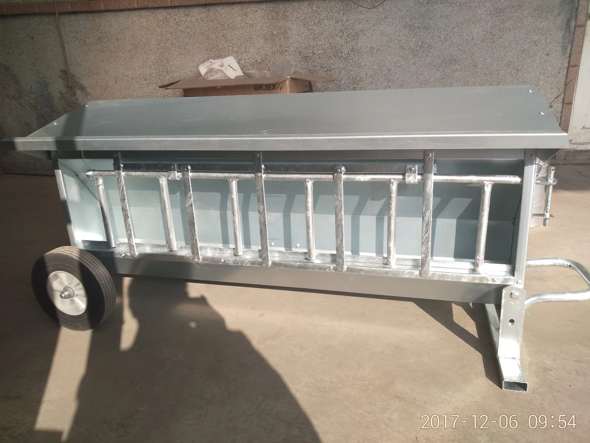 Fully Galvanised Lamb Creep Feeder on Wheels. Heavy Duty. Available in 8FT and 4FT.