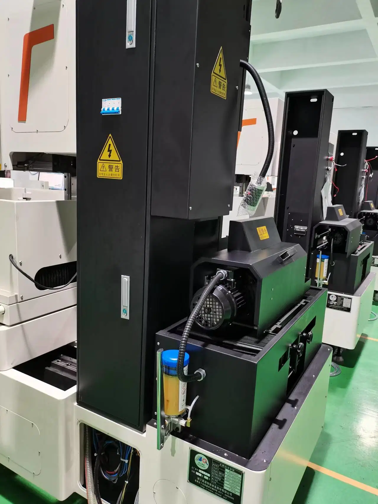 Alta velocidade do fio CNC máquina de corte Bq630 Descarga Elétrica EDM fio máquina de corte