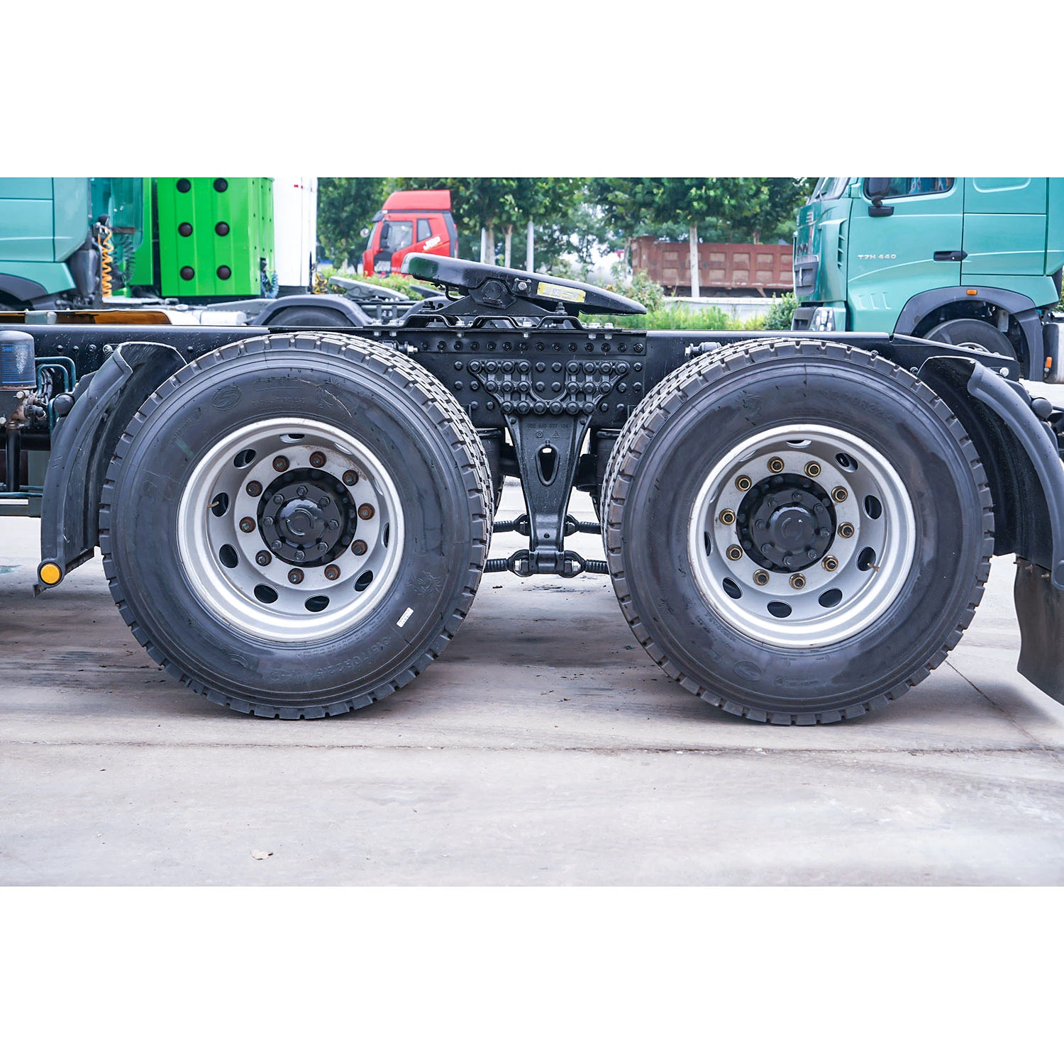 Sinotruk HOWO 450HP 6X4 Trailer Head Used Tractor Truck for Sale in South Africa