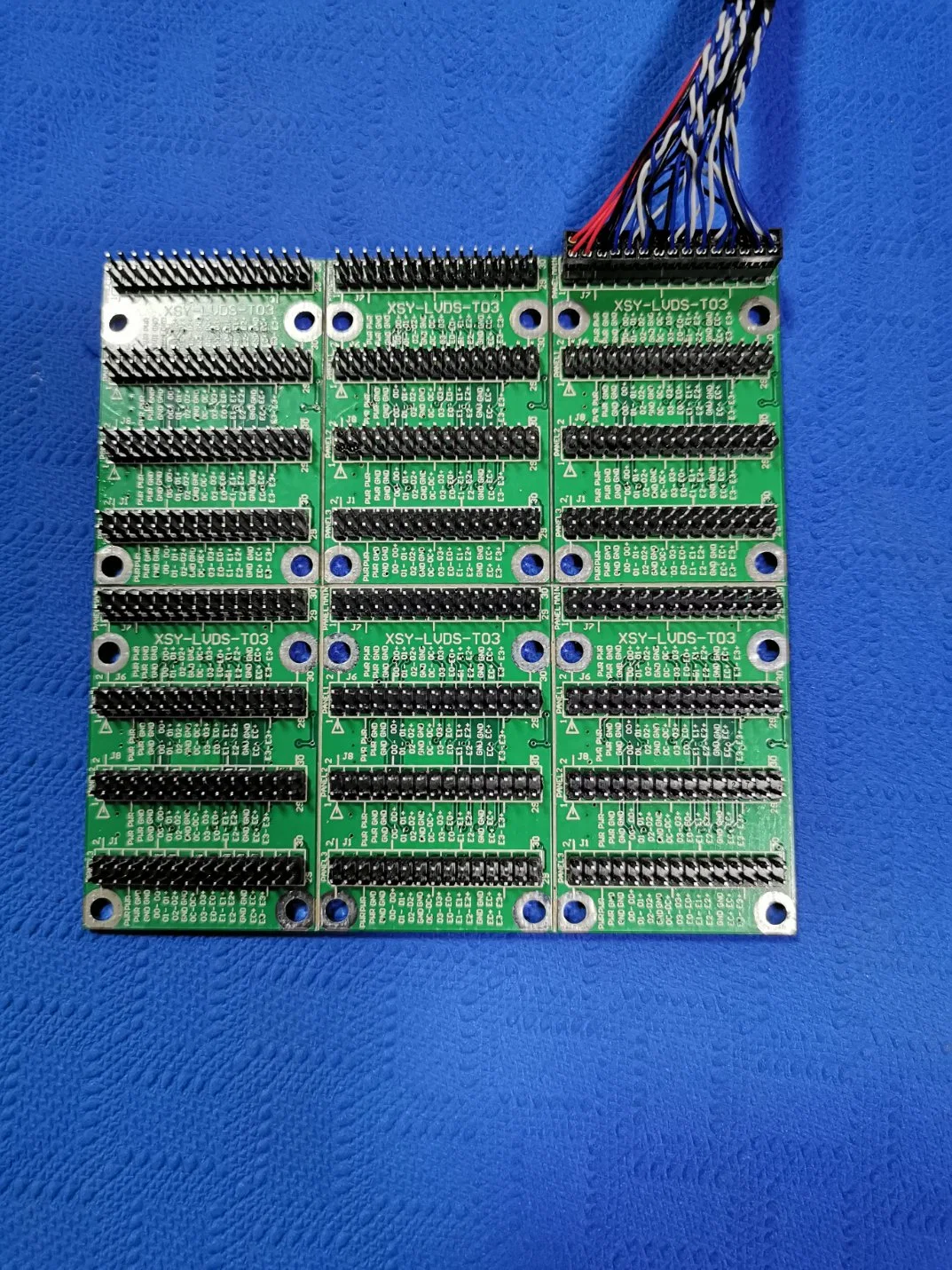 لوحة PCB لتوزيع الإشارات التفاضلية المنخفضة الفولتية (LVDS) لشاشة العرض الرقمية ذات الوجهين مراقبة لوحات القيادة