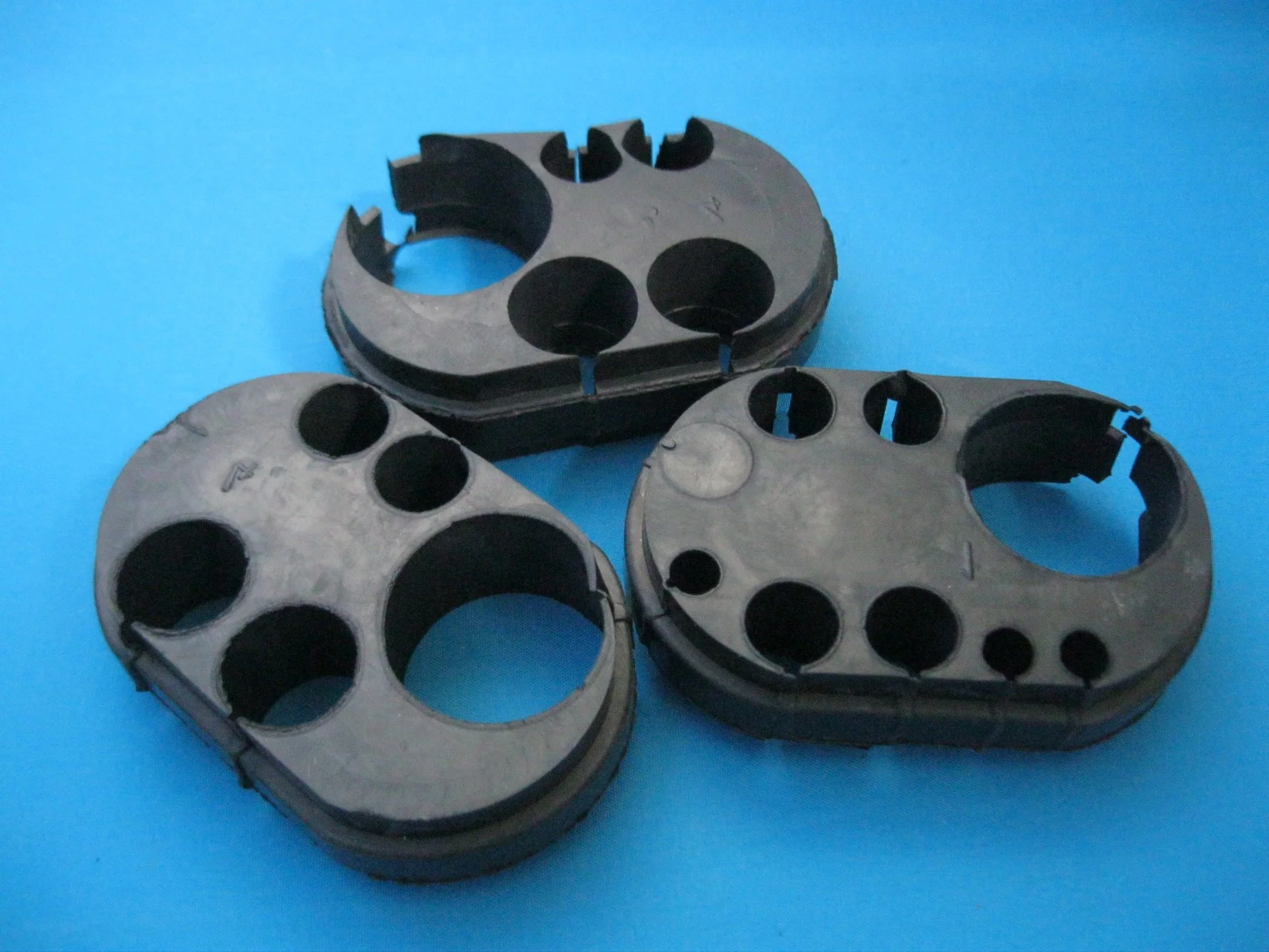 China Manufacture EPDM / NBR/ FKM / Nr Automotive Molded Rubber Parts for King Long Bus