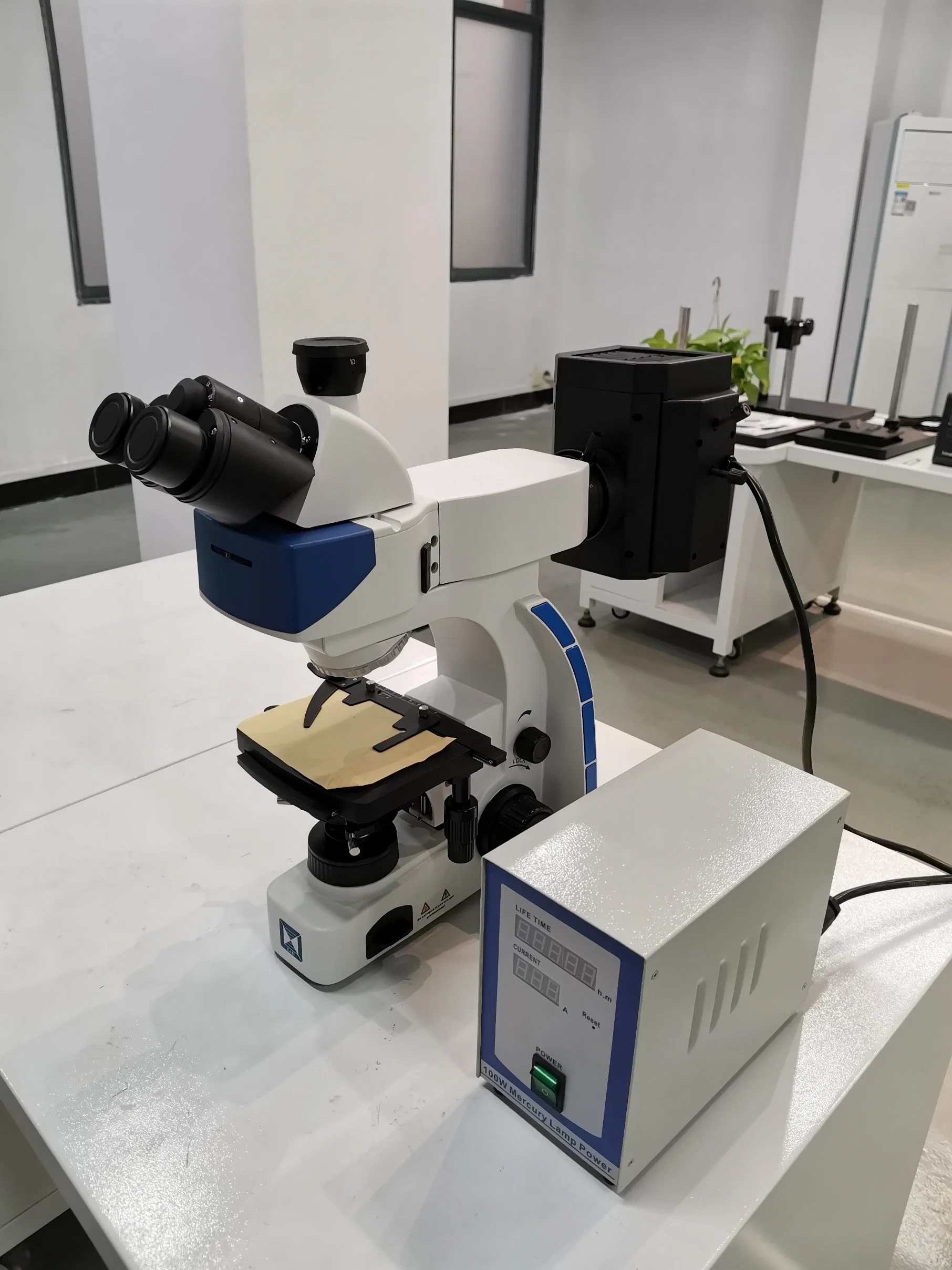 Digital Trinocular Fluorescence Microscope (LF-302)