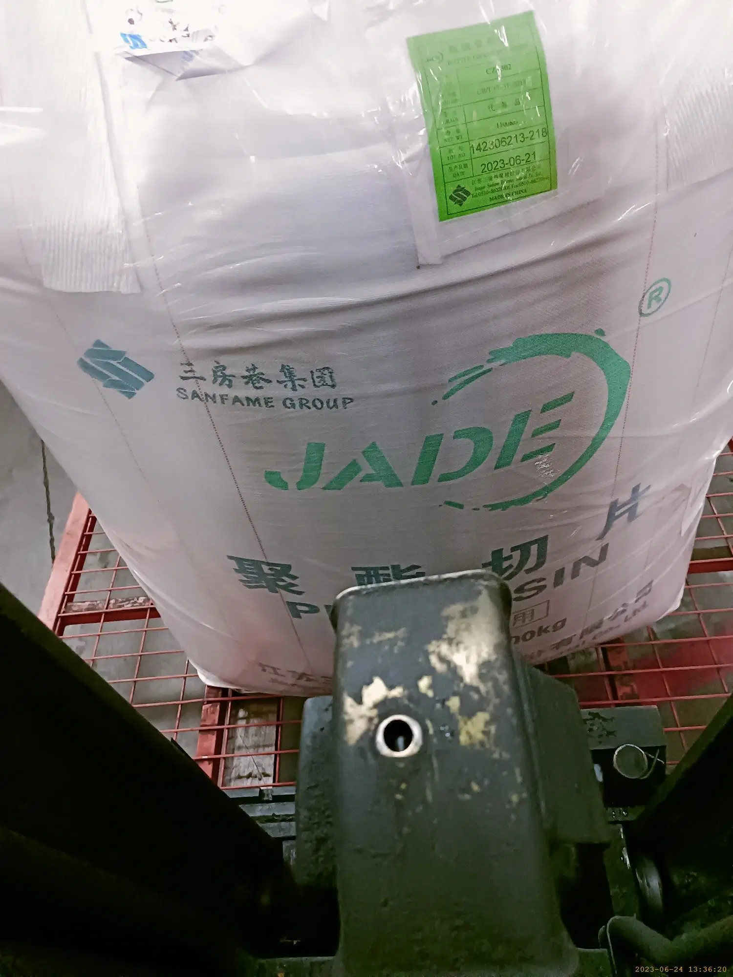 Water Bottle Making Plastic Raw Material Pet Resin Wholesale/Supplier Jade Brand