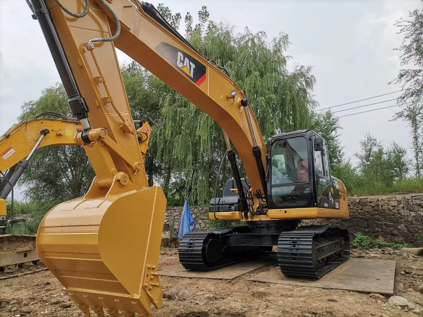 В хорошем состоянии использовался экскаватор Cat 320d Cat 320d 330d 336D Условия работы в городе Склад для продажи