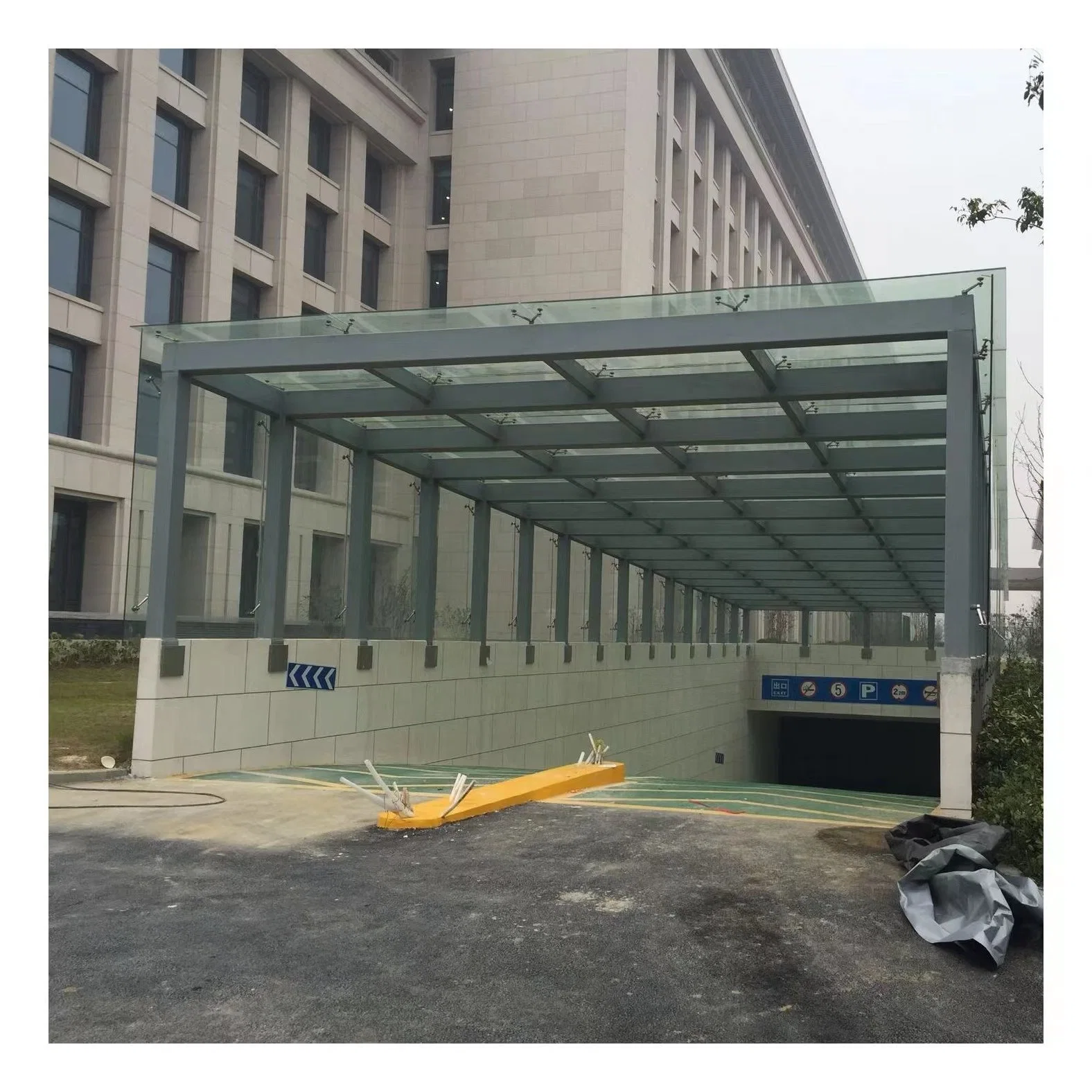 Prefab Customized Design Steel Structure for Car Shed