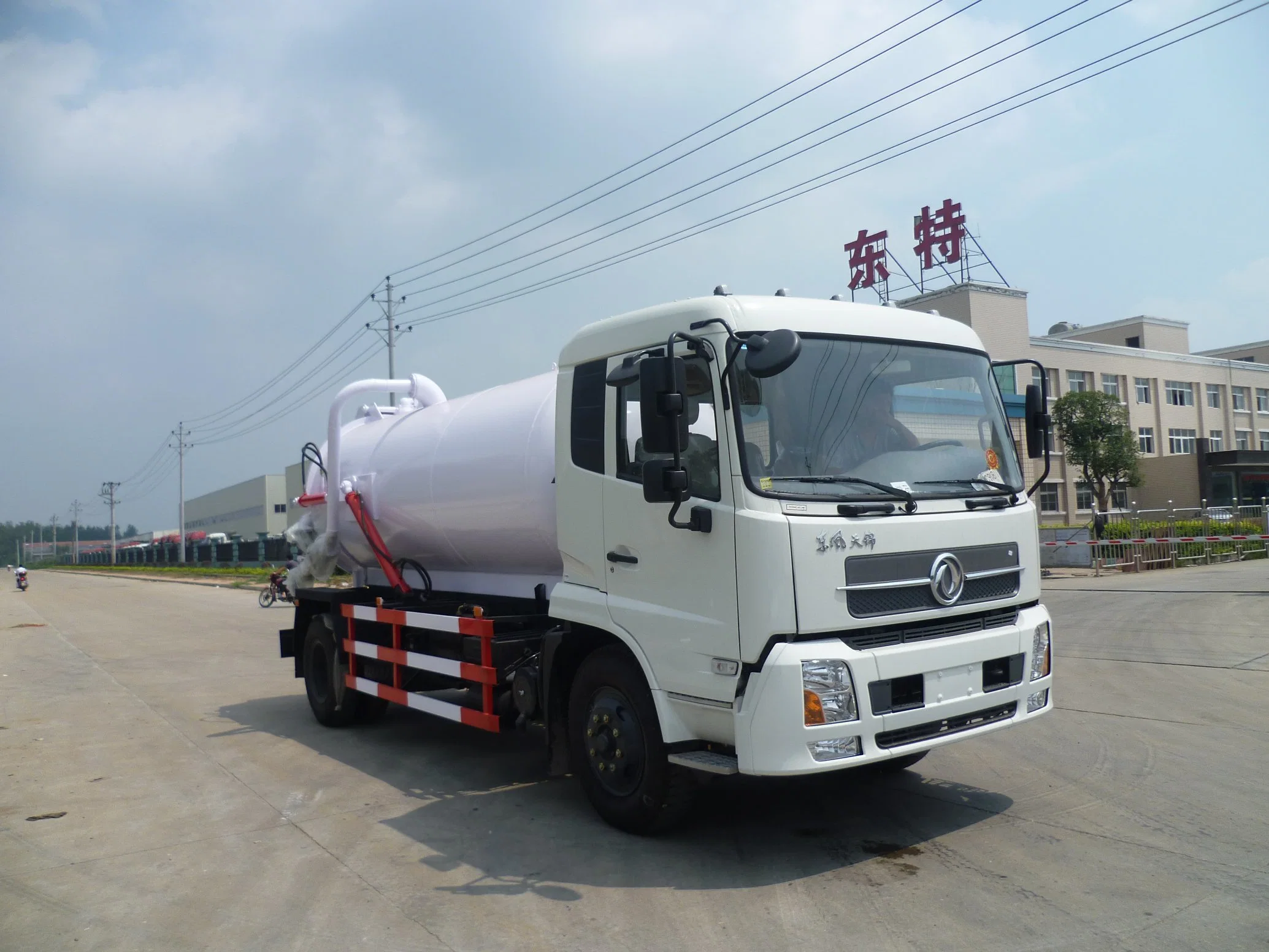 New Arrival Dongfeng Cummins 190HP 10m3 Septic Suction Vacuum Truck Fecal Cesspit Tank Truck Price