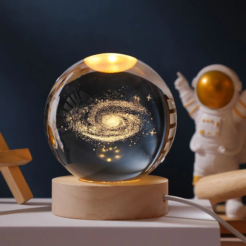 عيد الميلاد هدية 3D Galaxy الكرة الكريستال الخشب قاعدة النظام الشمسي Planet LED غرفة نوم مضيئة طاولة مكتب الديكور ضوء ليلي