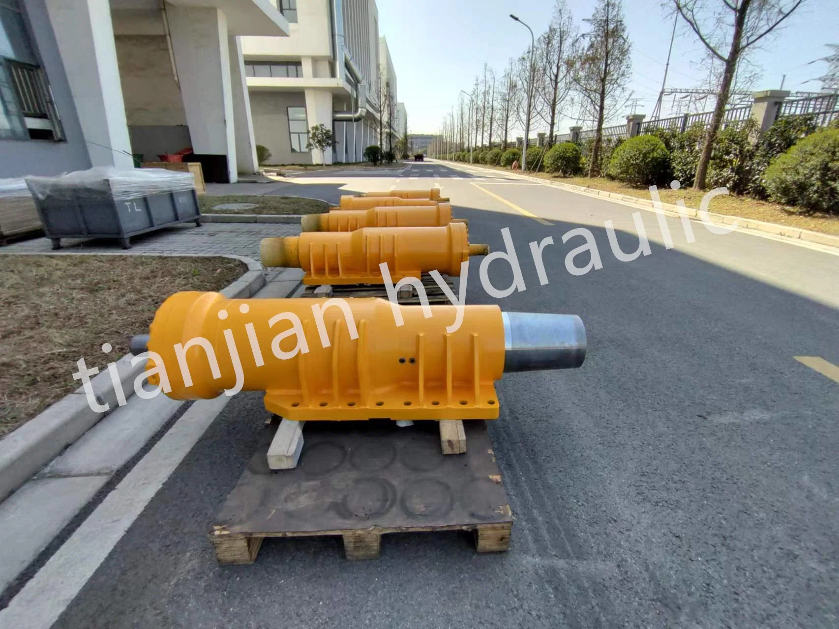 Front Rear Suspension Cylinder Nitrogen Hydro-Pneumatic Spring for Mining Dump Truck with ISO Made in China