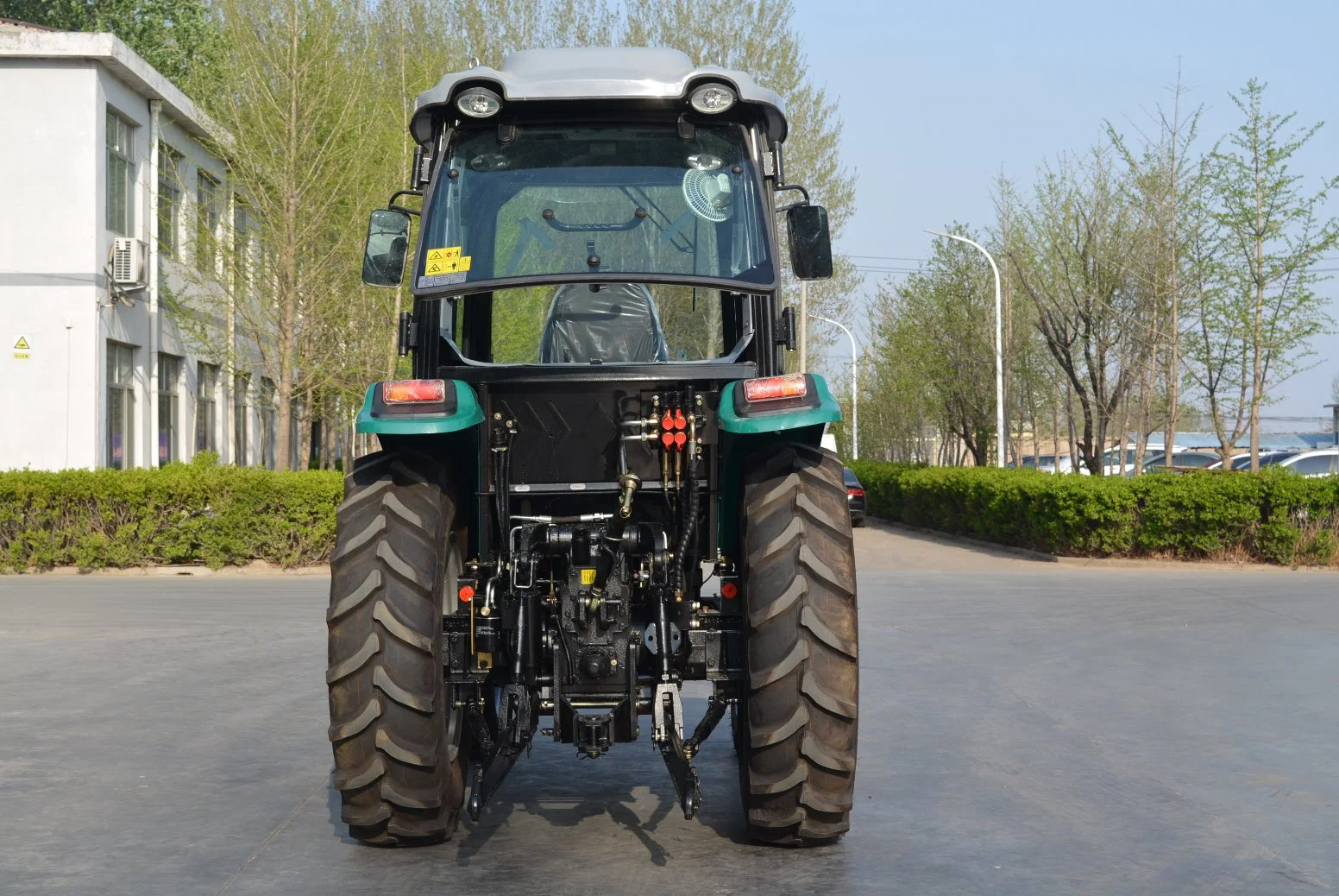 Farm Machine 90HP kleiner Gartentraktor Vierradantrieb für Landmaschinen-Lader mit grüner Haube