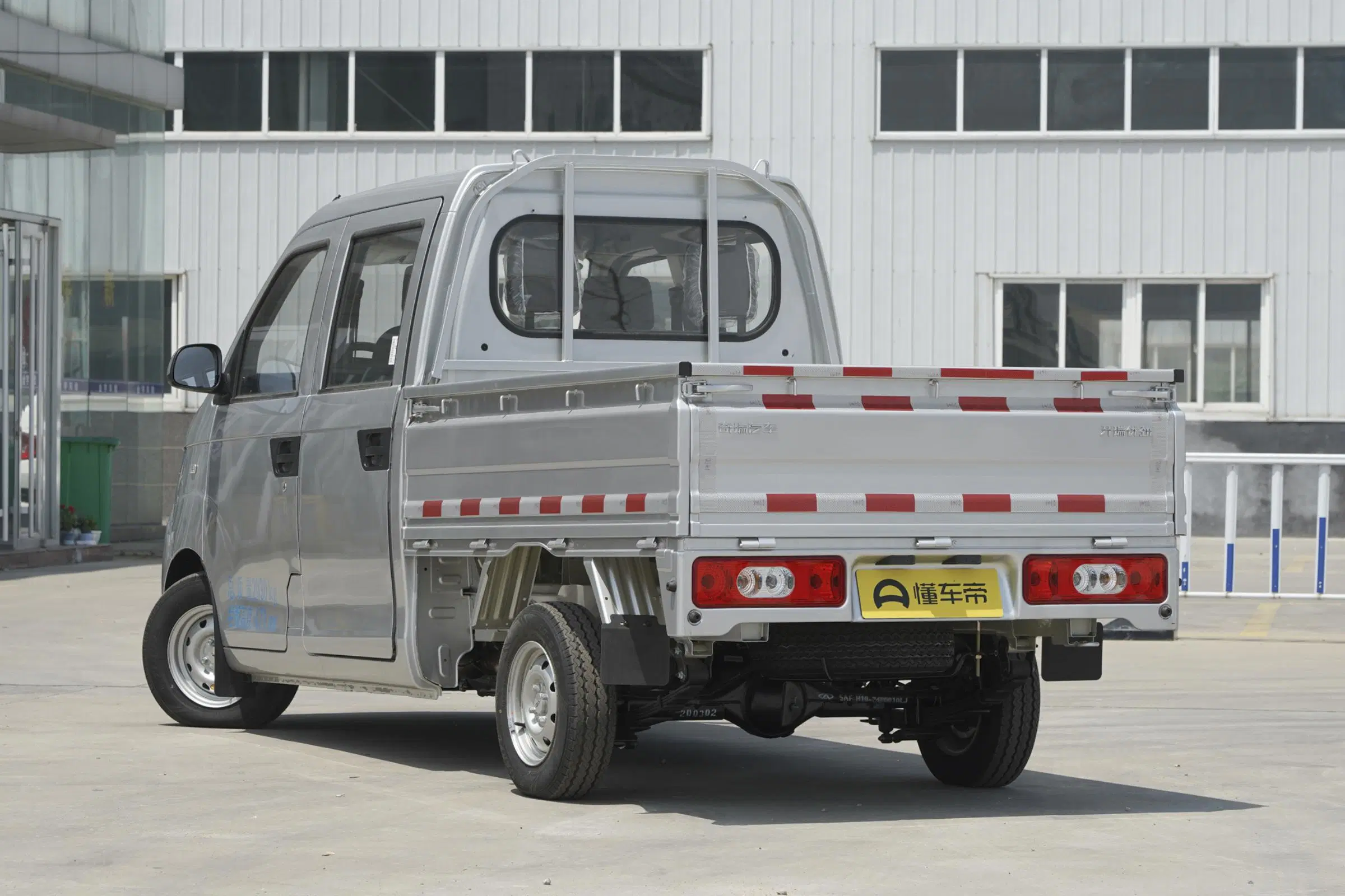 Kairui Automobile Youjin 2020 1300cc Chinese Made Passenger Car Gasoline Vehicle Pickup Truck.