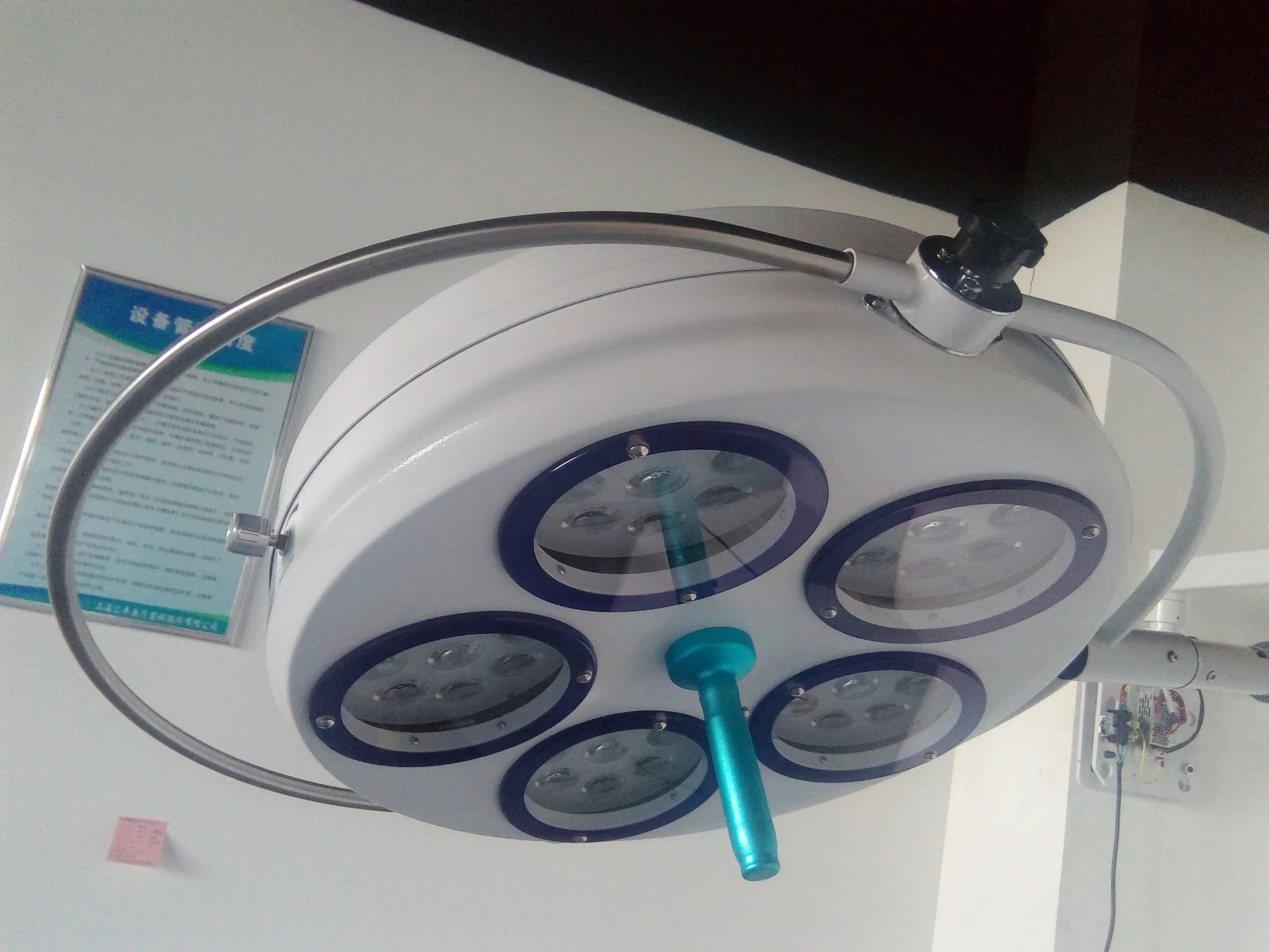 160000 Lux Brightness Focus Adjustment Cold Light Source Wall Mounted LED Surgical Lights Manufacturers (YD02-5W LED)