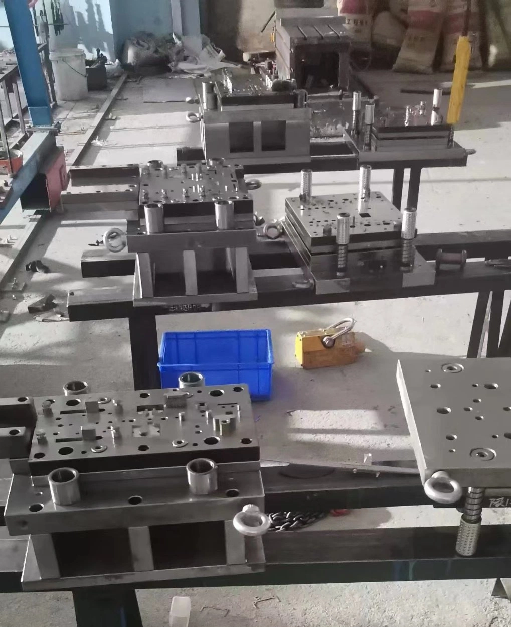 OEM Sheet Metal Bending Trimming Die Progressive Die Stamping Mould Vehicle Mould