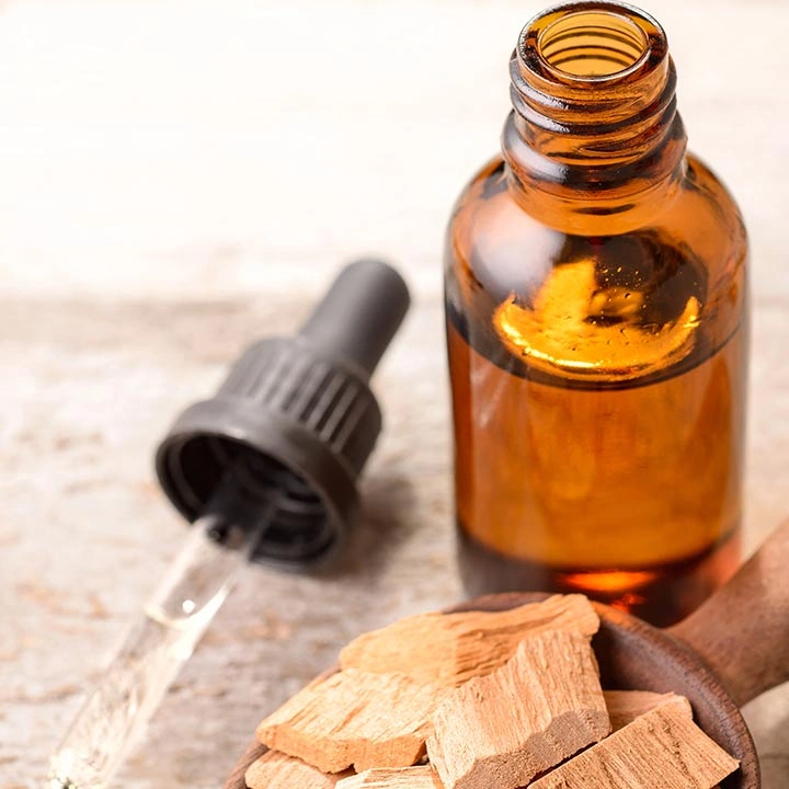 Manufacturer Supply High quality/High cost performance  OEM ODM Sandalwood Oil CAS 8007-46-3 Essential Oil