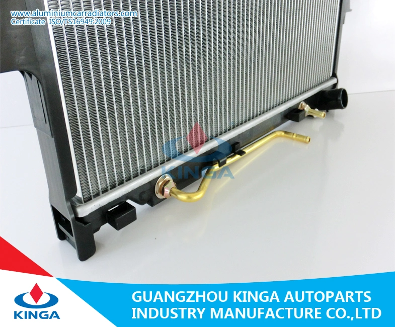 Wavy Fin Car Radiator for Pickup Dmax 2006- ISO 9001 / Ts 16949 Approved