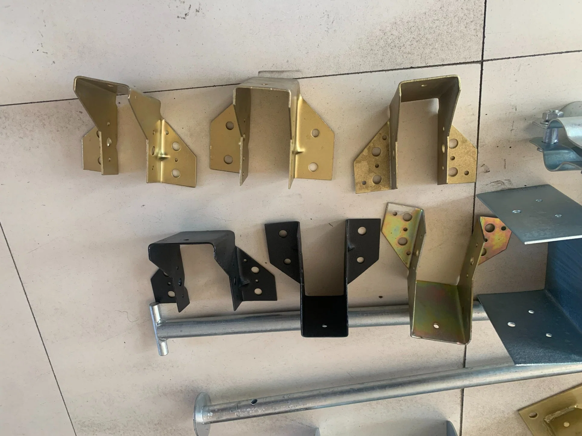 Customized OEM Black Powder Coating Stainless Steel L Shaped Angle Corner Wood Connecting Wall Support Mounting Bracket