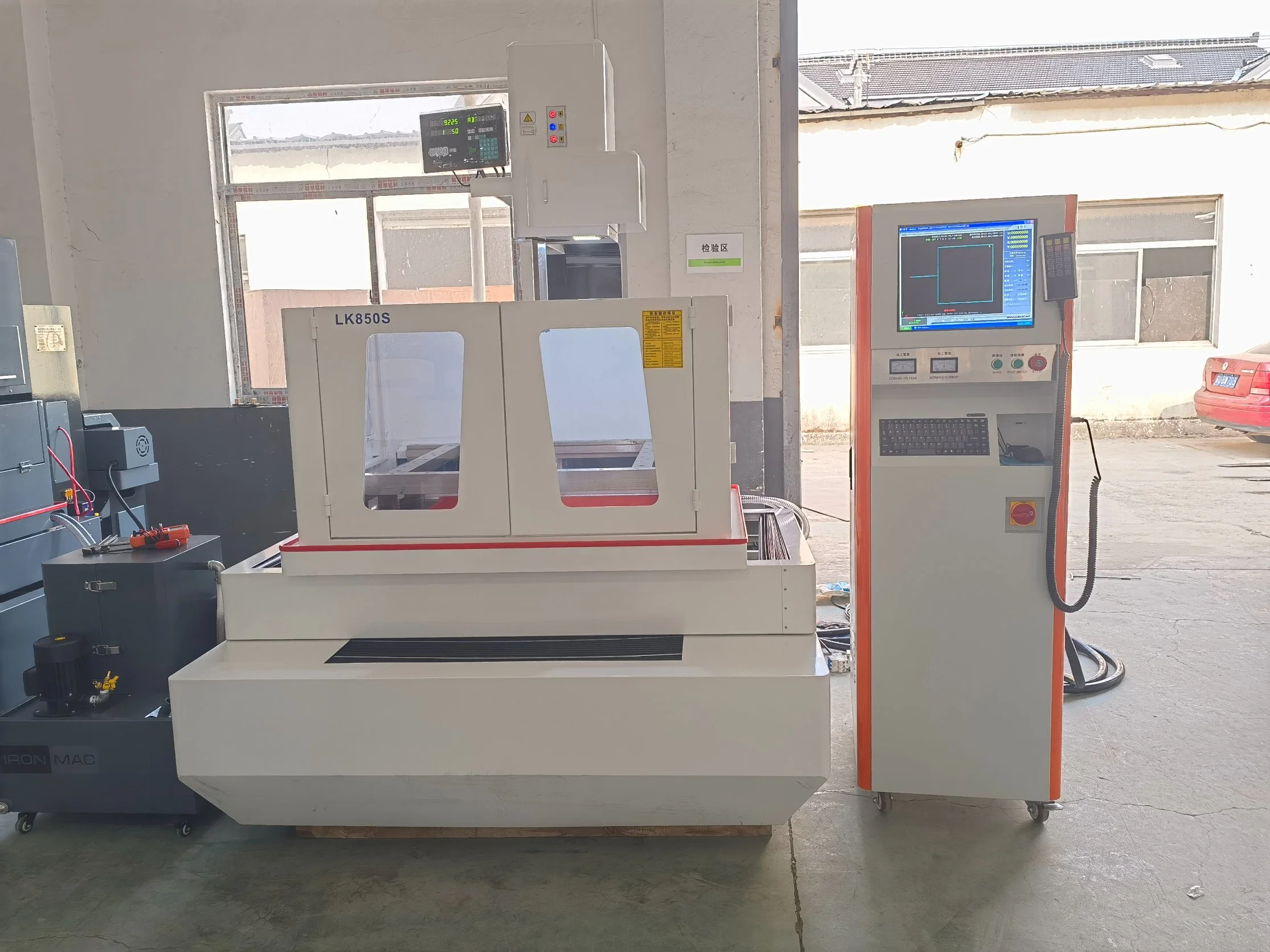 Servo velocidad MEDIA boquilla elevación CNC Corte cable EDM Máquina Lk500s