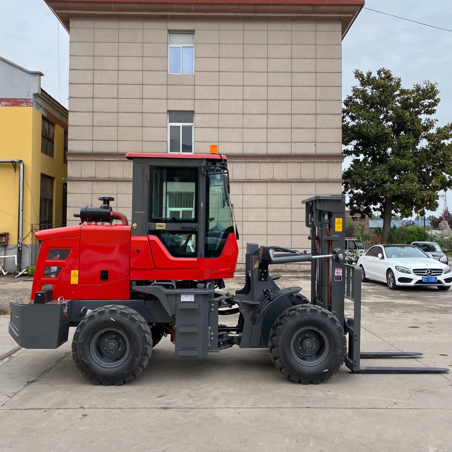 3ton Hydraulic Lift Diesel off Road 4X4 All-Terrain Rough Forklift