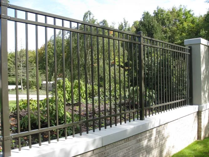Оптовая цена Декоративная кованая железная лестница Алюминиевый металл Садовый забор