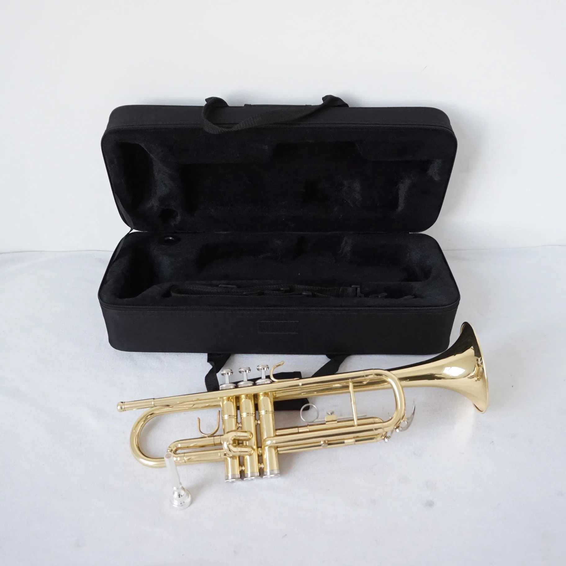 Custom Brand Brass Instrument Golden Lacquer Bb Tone Trumpet for Sale