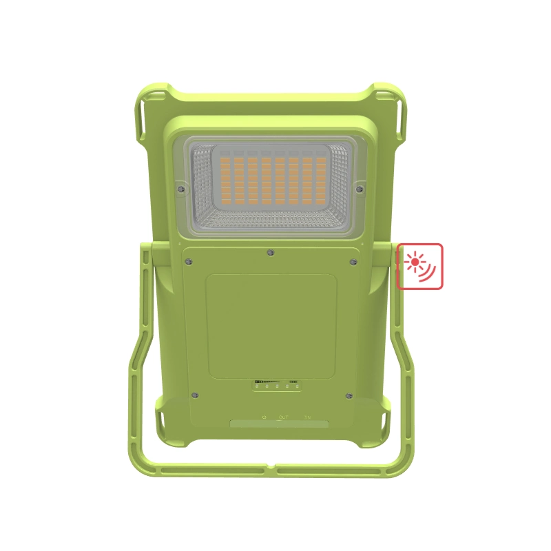 Lampe de camping solaire LED à couleur variable avec réglage de l'intensité, utilisée en extérieur.