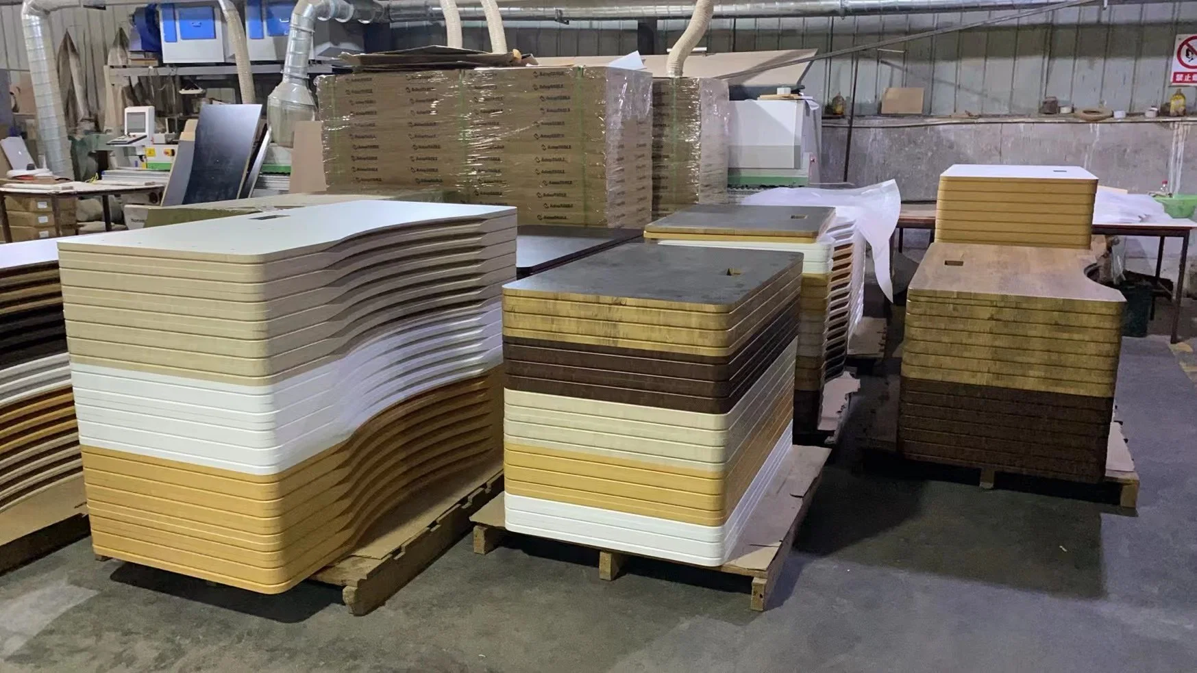 Fabricante de fábrica de MDF laminado de melamina color personalizado de la Junta de partículas/Chip Mobiliario de oficina de la junta de la Mesa Permanente de la tabla y el hogar Furnitu escritorio ajustable