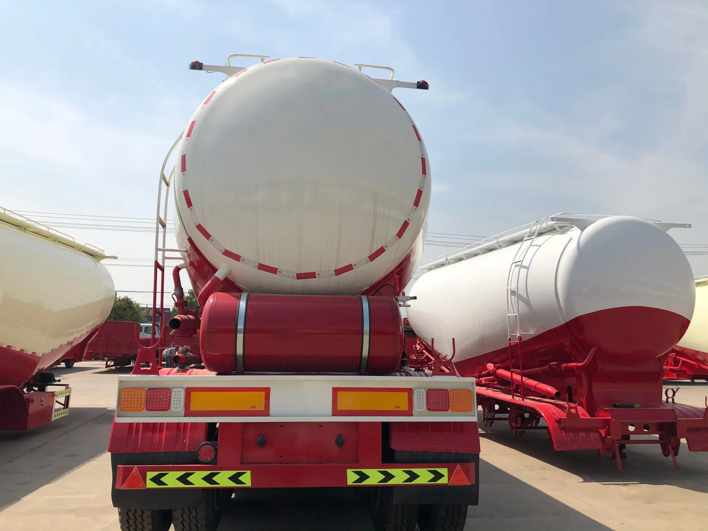 Industry Leader High-Quality Made in China Cement Semi Transport Cement Truck