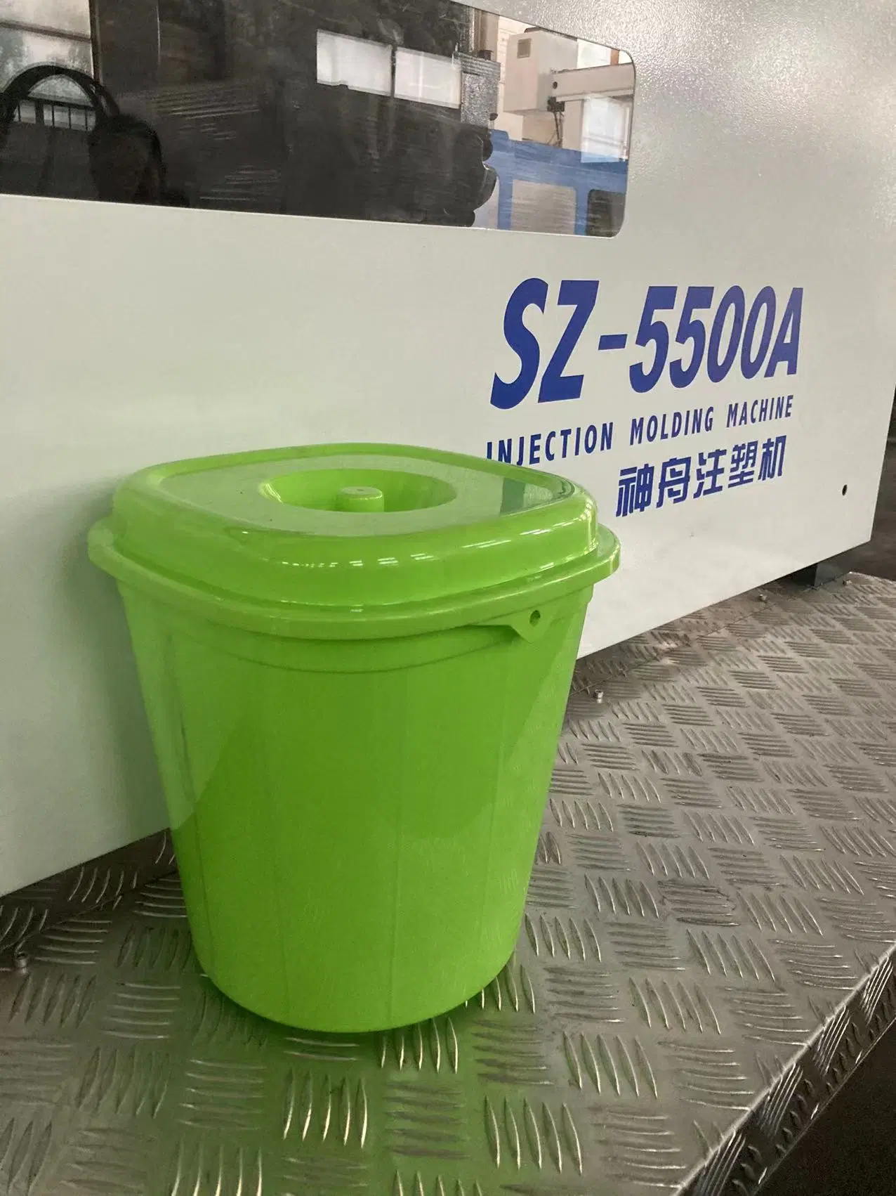 Plastic Recycling Waste Bin Making Injection Molding Moulding Machine