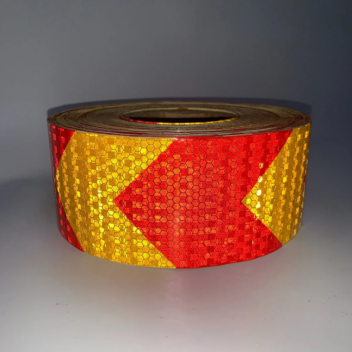 Amarillo dorado+Rojo 10cm*45m PVC Honeycomb flecha Reflective cinta adhesiva para Marca de producto de seguridad trasera para camiones de carretera