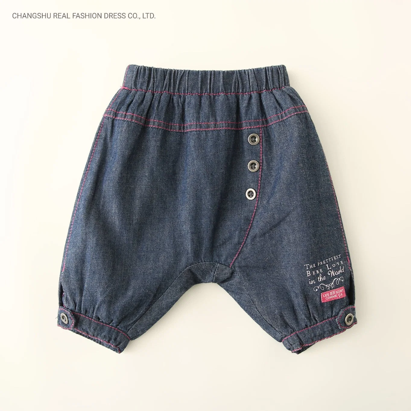 Baby Denim Blaue Hose Kleidung mit Print Label und Metall Knopf und Ziernähte