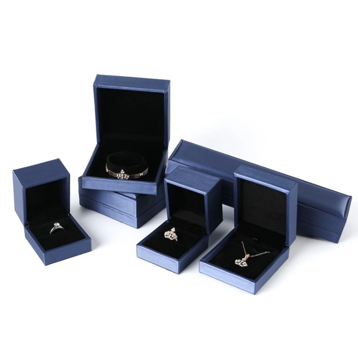 Großhandel Custom Logo Leder Schmuck Box Luxus Ohrring Armband Halskette Ring Box Schmuck Verpackung Box