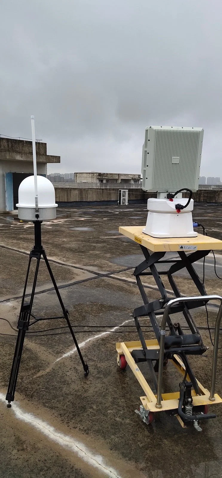 Détecteur radar bande X pour la fiabilité de l'observation critique de la sécurité autour des aéroports et autres infrastructures importantes