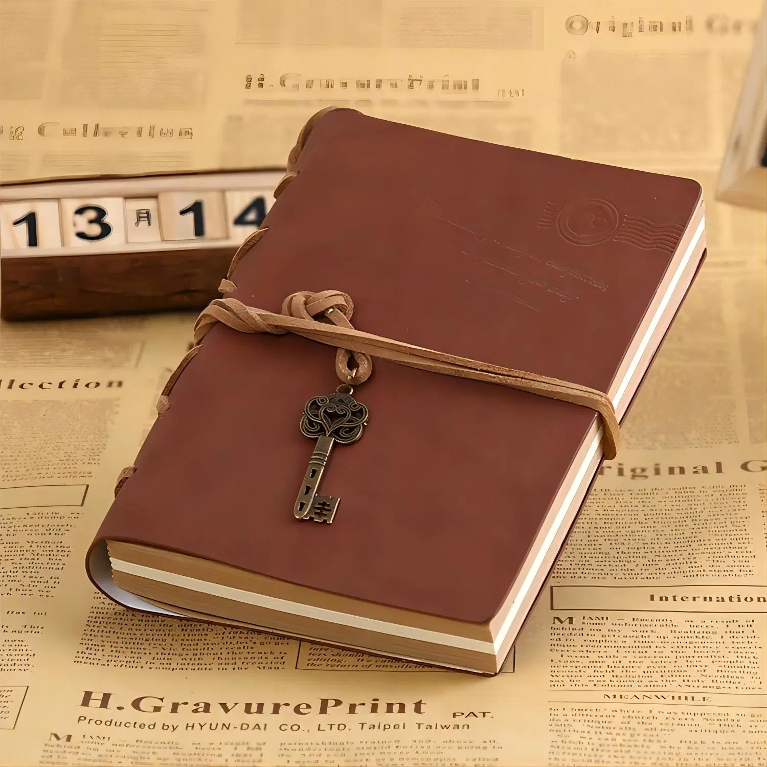 Custom 2022 New Cool Portable Vintage Pattern PU Leather Diary Notepad Stationery Notebook with Key Dector