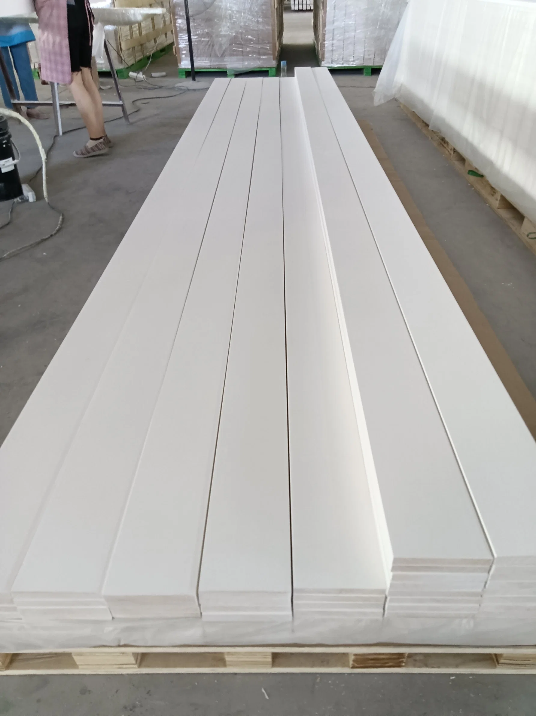 Moldura de madera Primed Junta de madera de superficie plana blanca