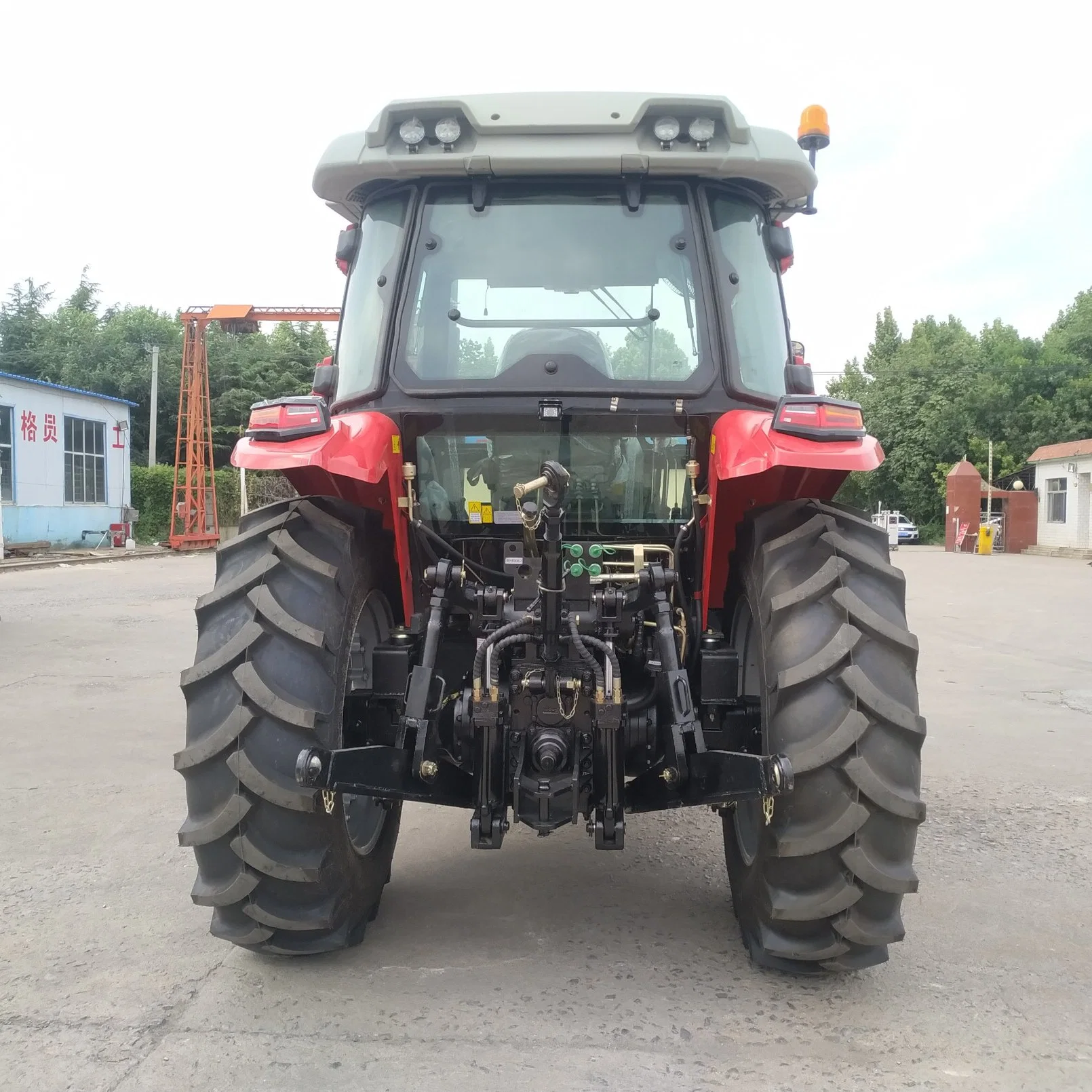 Landmaschinen Yto Traktor 4WD 110hp 120HP 130HP Landmaschinen