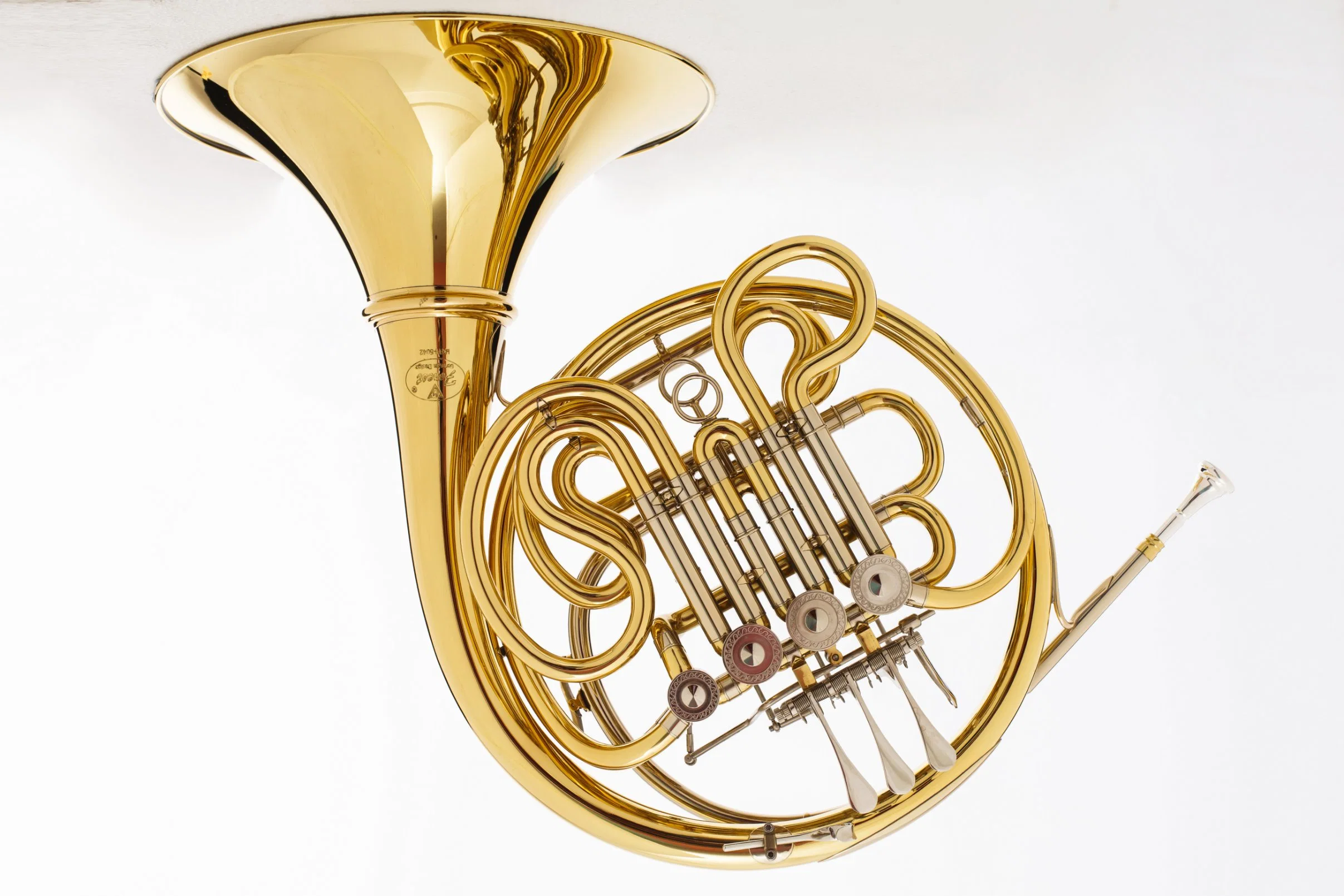 Un double FRENCH HORN Corps en laiton doré comme YAMAHA