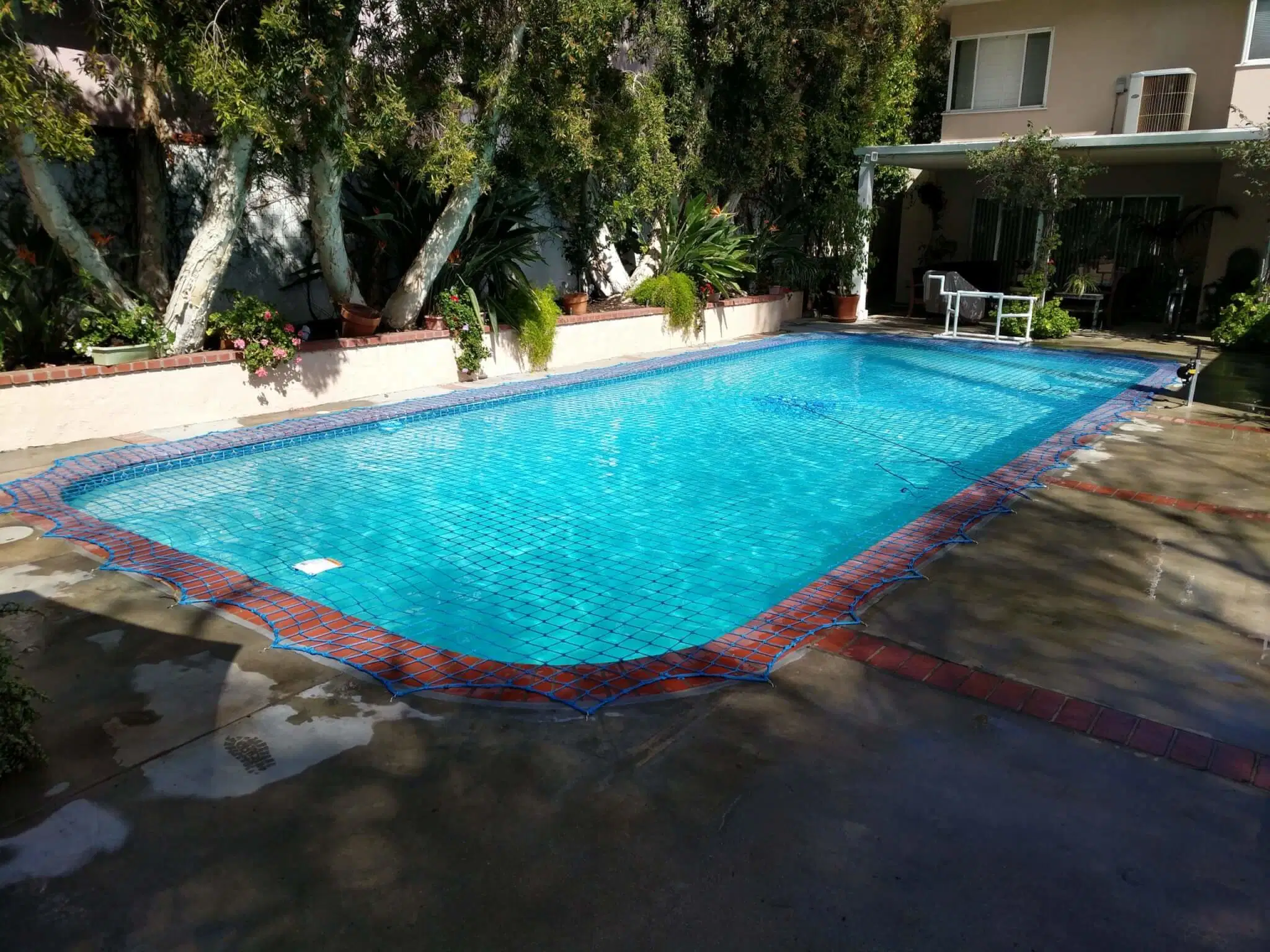 Une piscine pour la construction des capots de sécurité pris en charge de la piscine de l'hiver Couverture foliaire nette