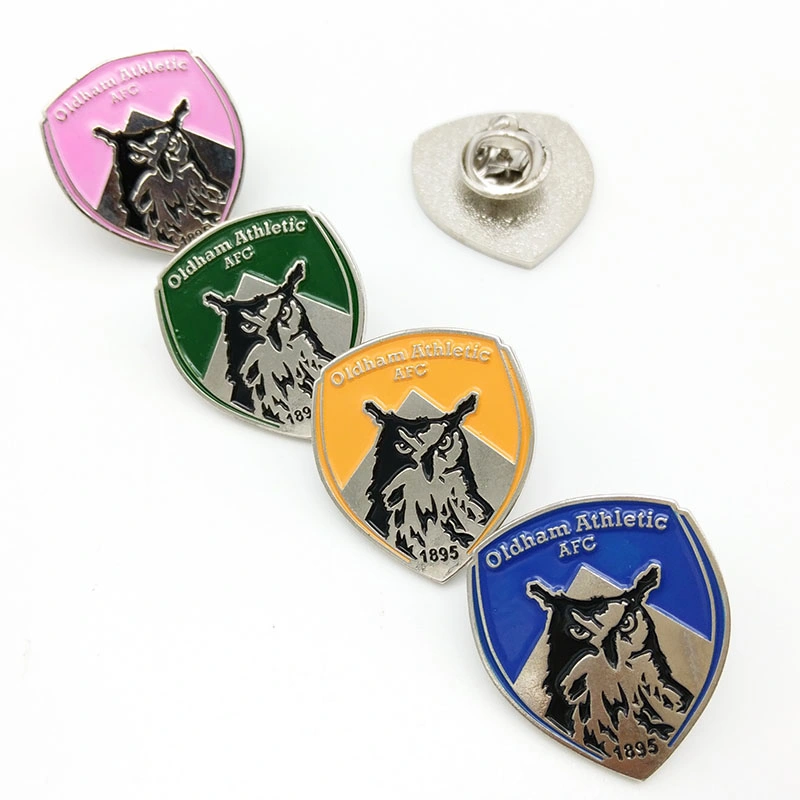 Günstige Maßgeschneiderte Eisen Stempeln Weich Emaille Metall Lapel Pins Japan Cartoon Mini Personage Souvenir Abzeichen Personalisierte Werbegeschenk Emblem Handwerk Mit Design