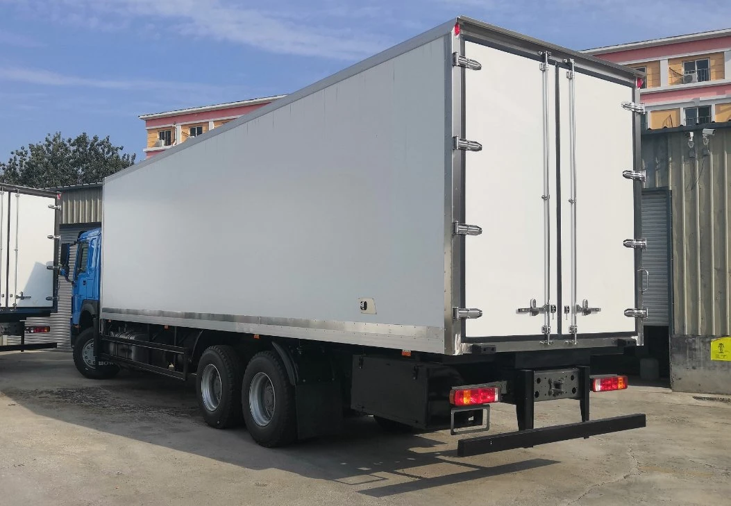 Brand New Sinotruk HOWO Hight Quality Refrigerator Truck Thermo King Freezer Truck Fish Meat Hook Refrigerator Van Truck for Sale