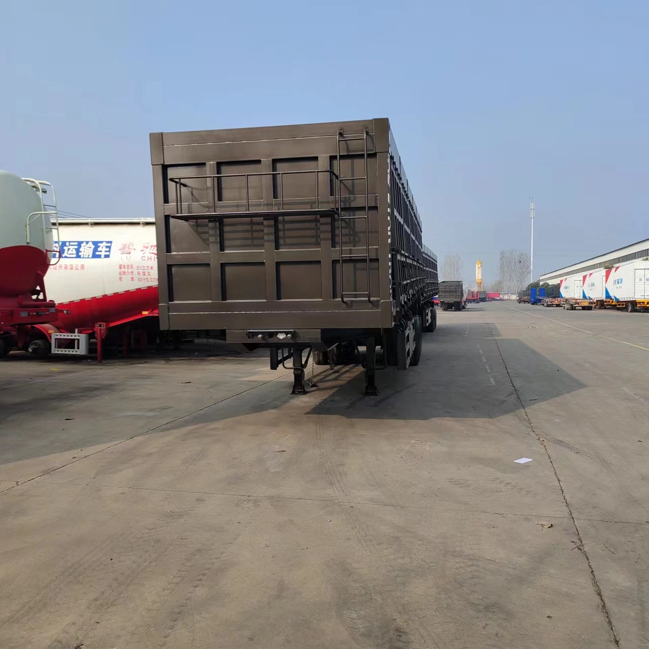 3/4/5 Axle Heavy-Duty Dump Semi Trailer, Used for Transporting Sand and Gravel Materials. 50-100 Tons of Coal Designed to Support Customization