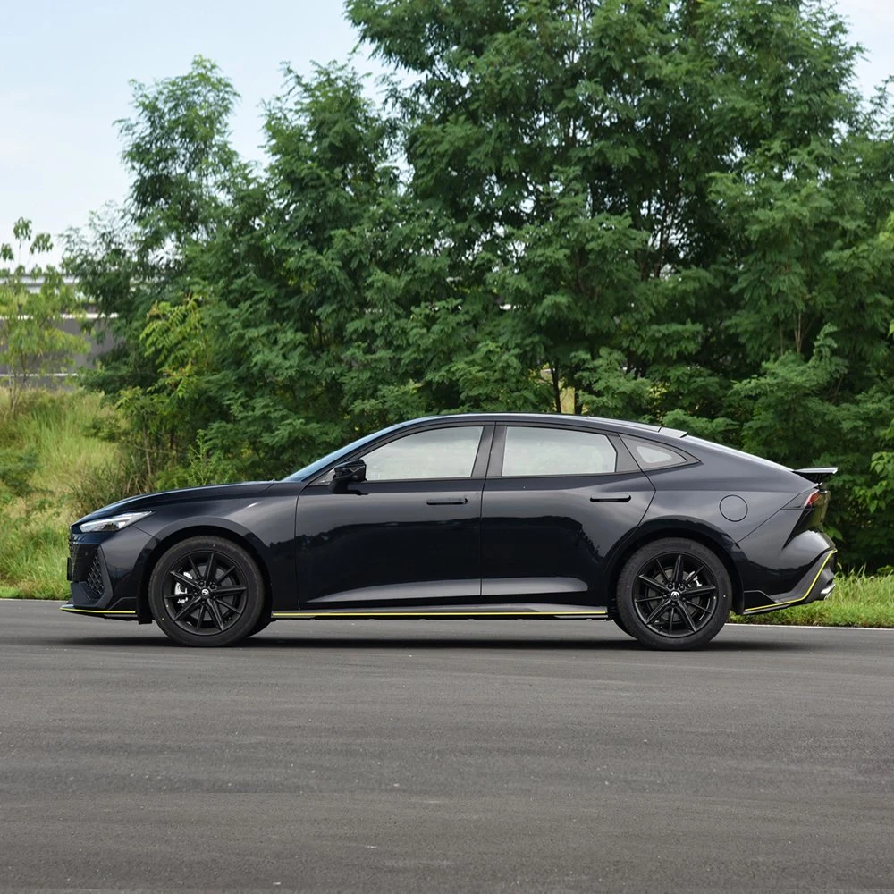 2023 Fabriqué en Chine en stock Changan Automobile de l'essence de l'UNIV Nouvelles voitures disponible Nice véhicule de qualité pour les adultes avec un rabais