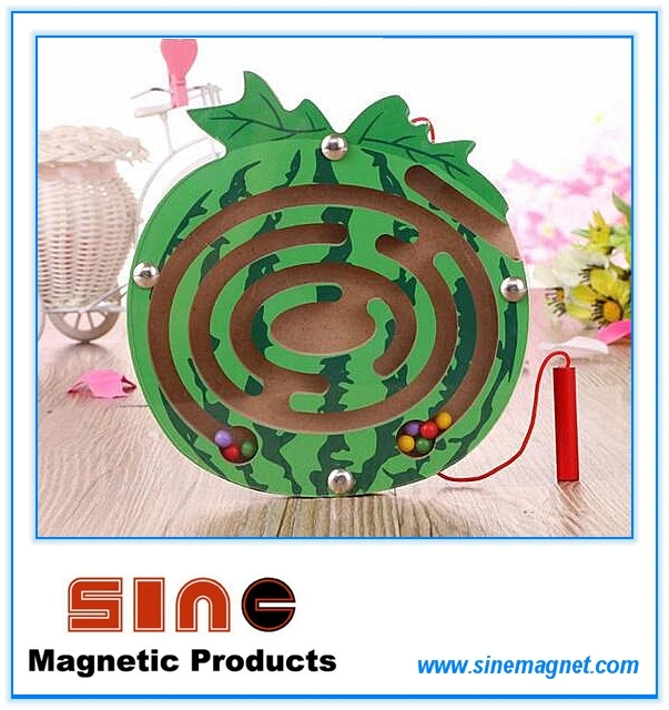 Fruit Shaped Wooden Magnetic Maze for Educational Toys