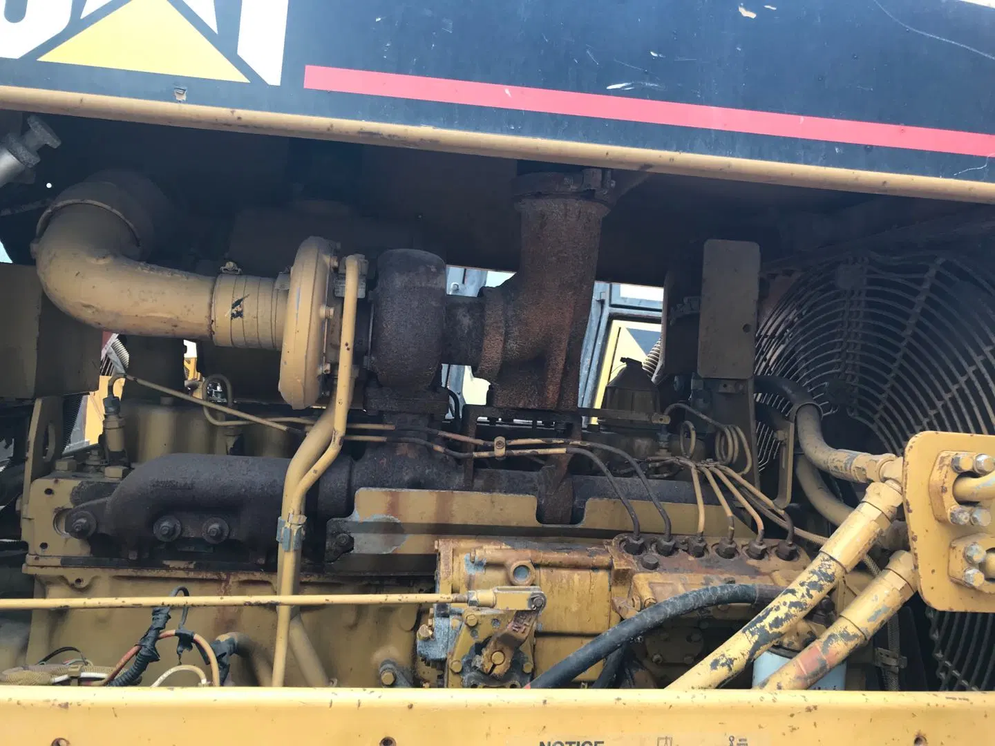 الجرار البلدوزر Cat D6g المستخدم، والجرار الهيدروليكي الزاحف D6d D6g D7g D8K D8L من Caterpillar