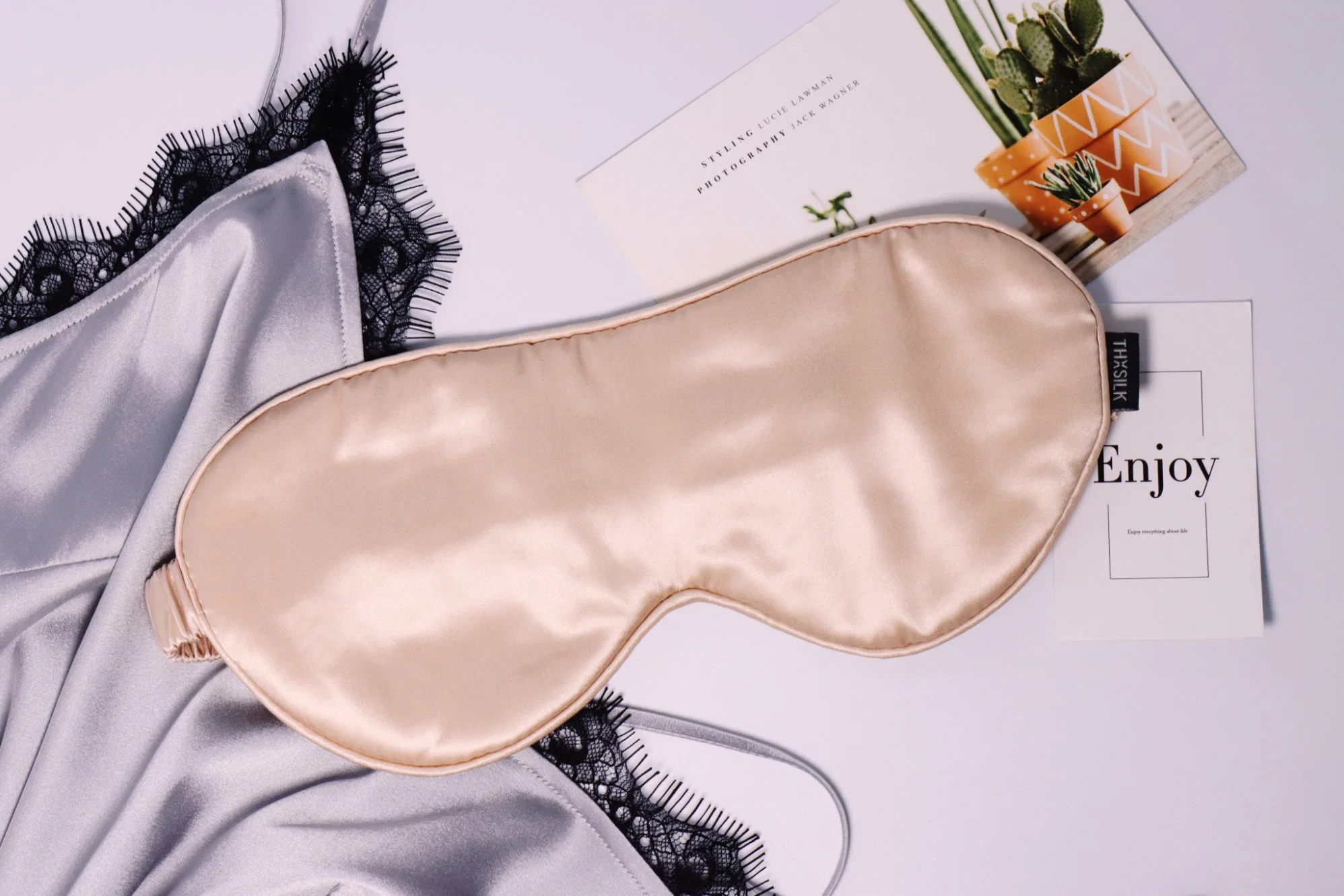 Luxury Silk Eye Mask 100% Mulberry Silk Sleep Mask with Anti-Aging Skin Care