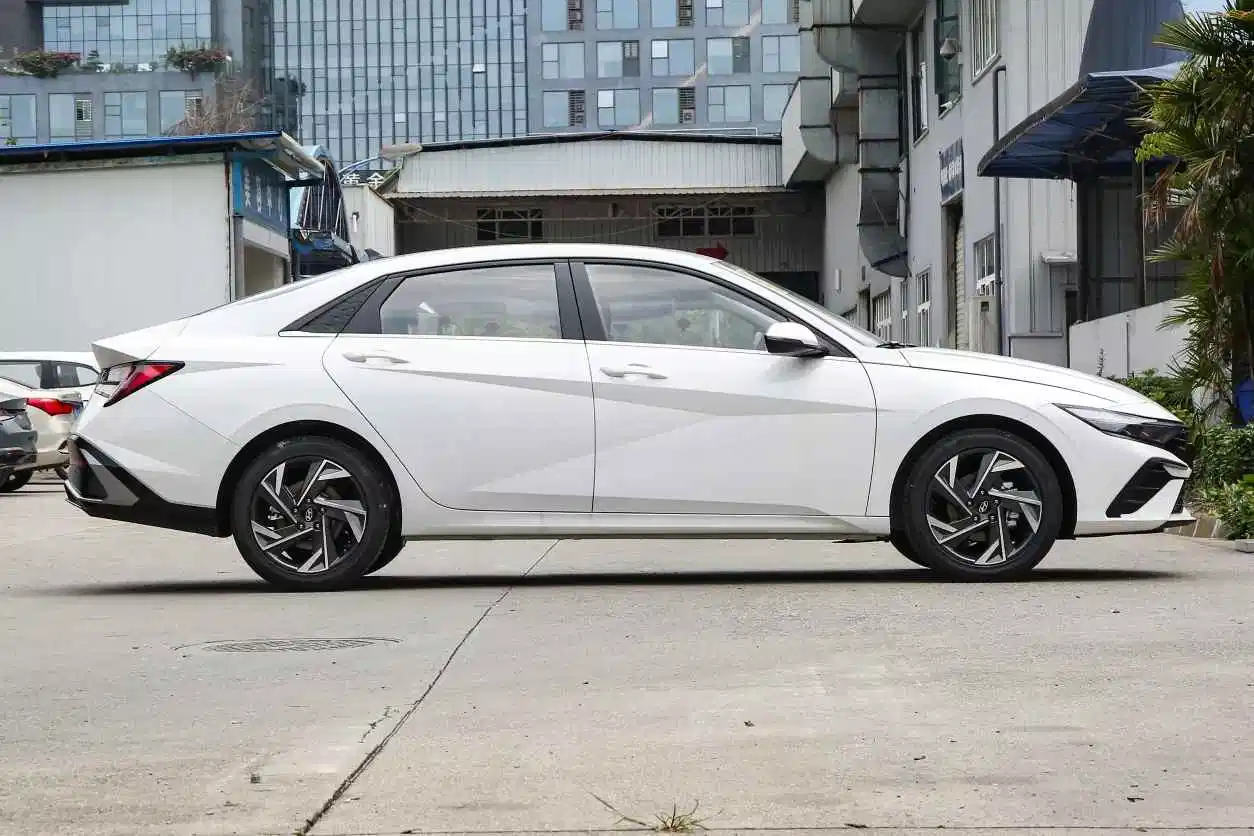 Hot Selling Sedan Used Hyundai Elantra Hyundai Elantra 2023 Petrol Gas Car Used New Cars 5 Seats Big Account and Car in Stock OEM