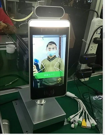 China Factory Non-Contact Remote Fever Recognition Temperature with Height Stand, Digital Signage Touch Screen Optional Infrared Thermometer