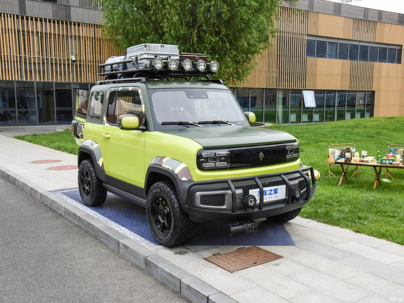 SAIC GM Wuling Baujun YEYE نطاق 303km سيارة جيب صغيرة السيارة الكهربائية